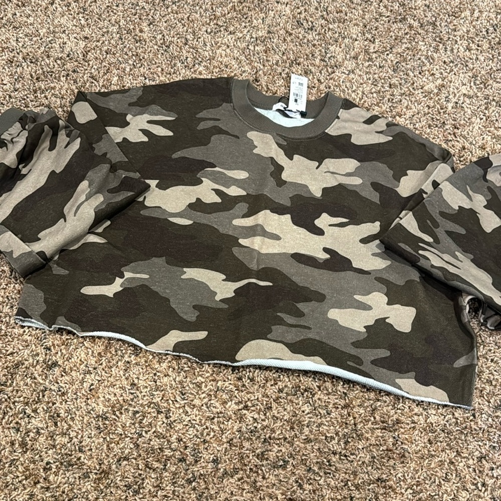 Garage cropped long sleeve
